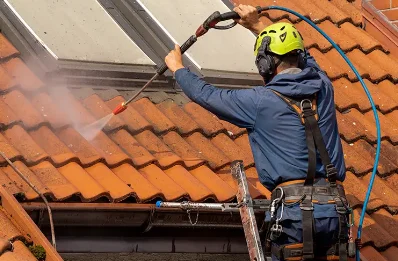 Démoussage et hydrofuge de toiture à Misson